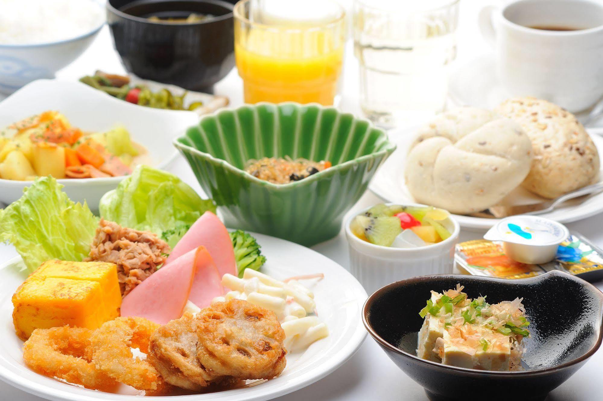 Hotel Route-Inn Toyama Ekimae Kültér fotó