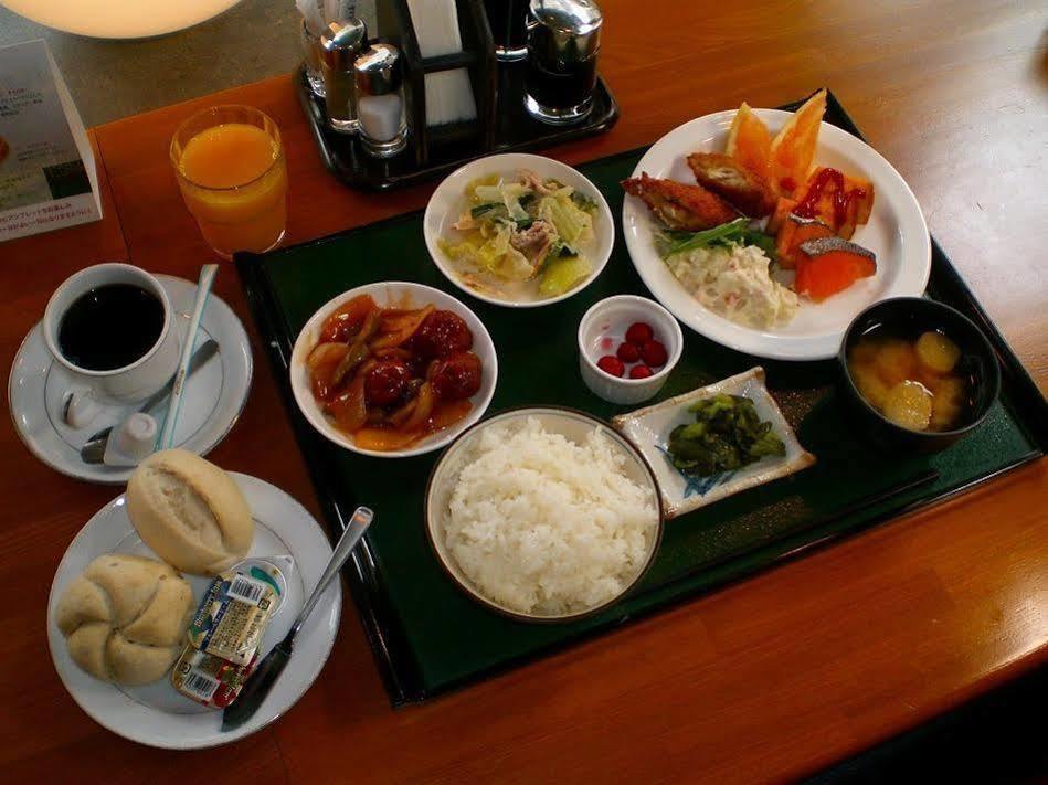 Hotel Route-Inn Toyama Ekimae Kültér fotó